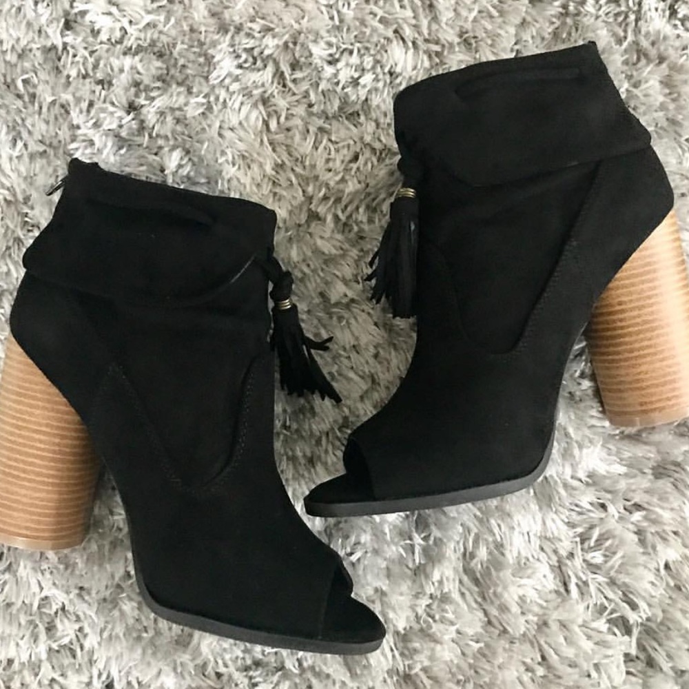 Booties NEW in box - Picture 3 of 3